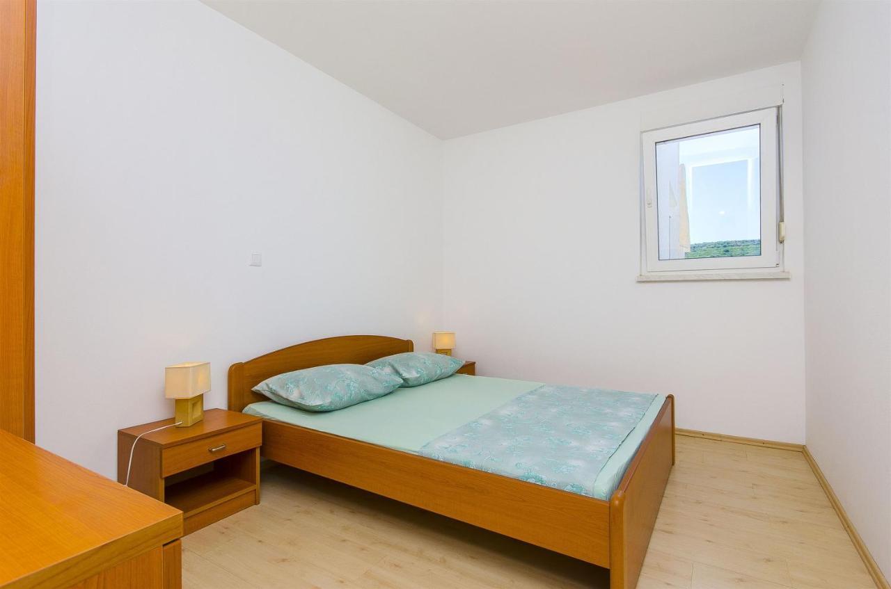Apartments Kazimir Nečujam Екстериор снимка