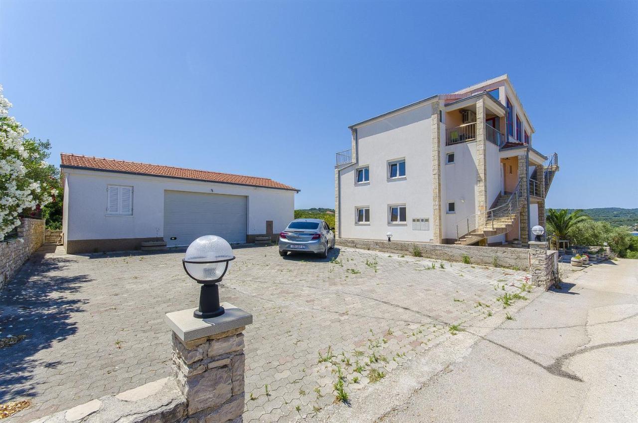 Apartments Kazimir Nečujam Екстериор снимка