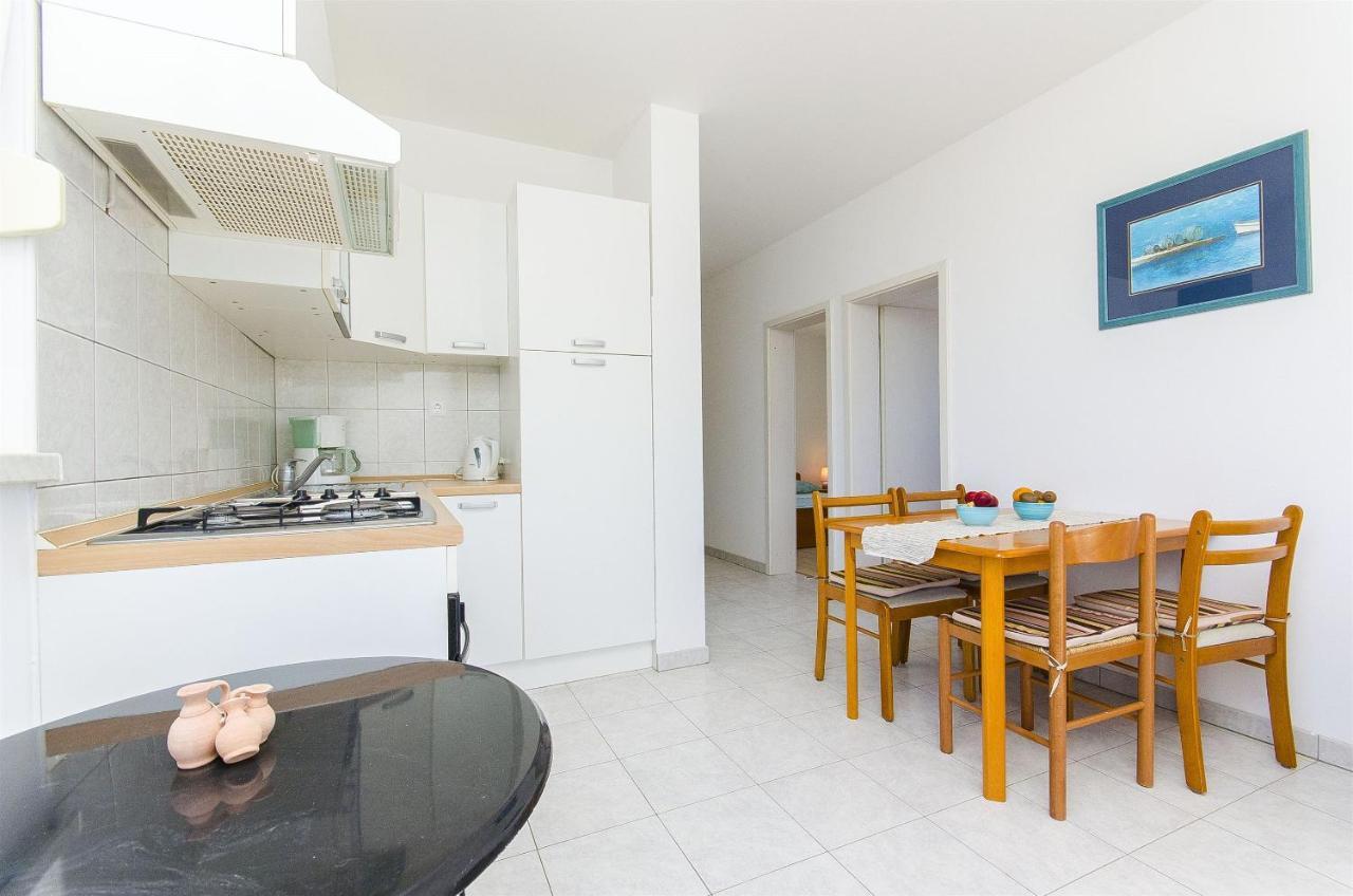 Apartments Kazimir Nečujam Екстериор снимка