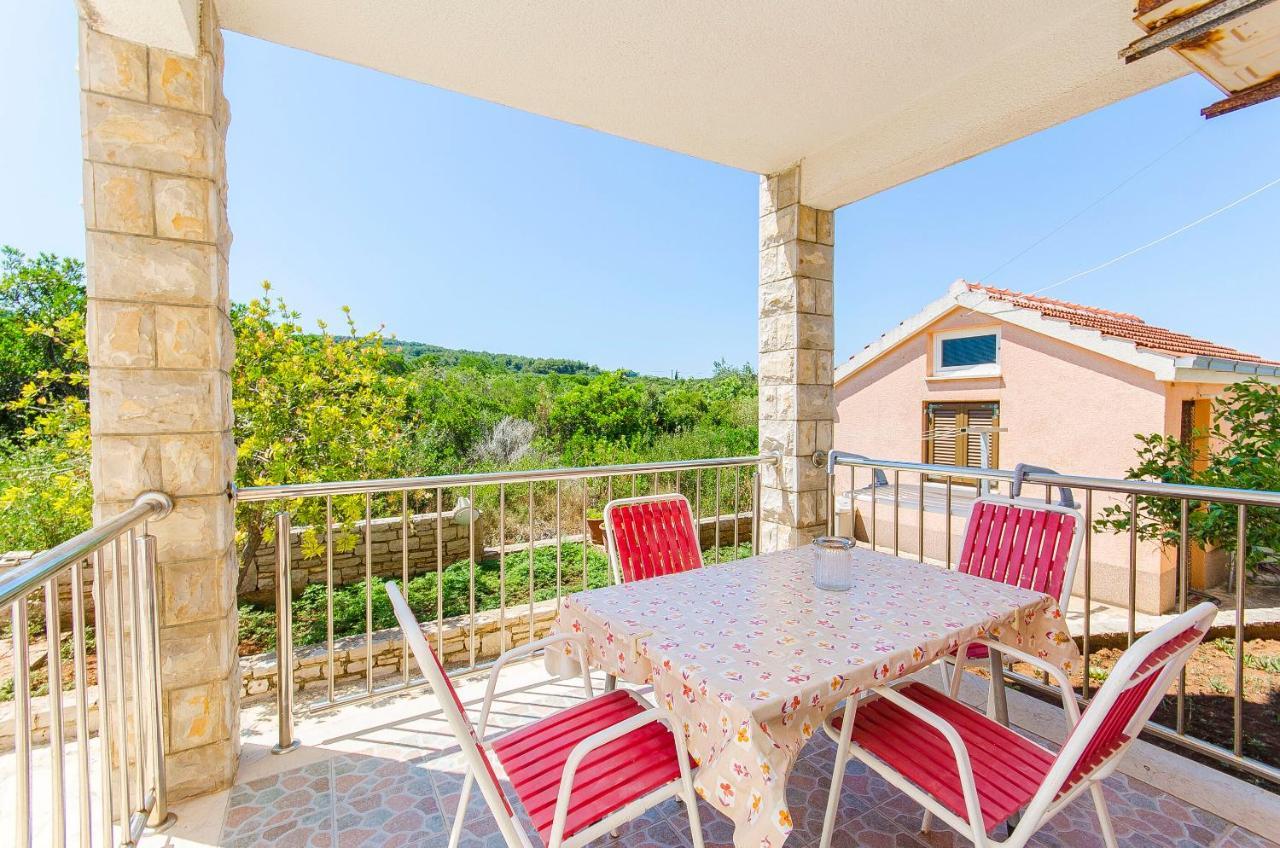 Apartments Kazimir Nečujam Екстериор снимка