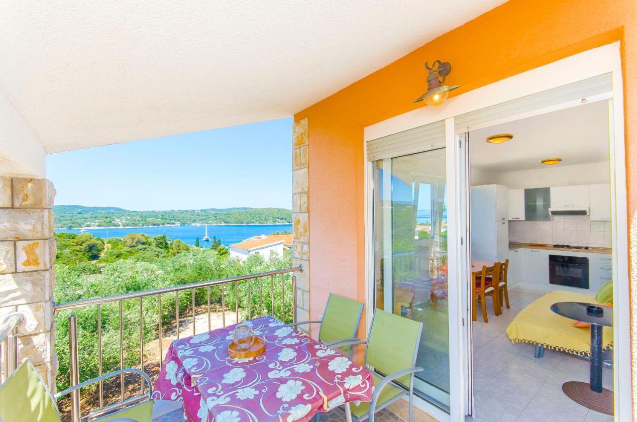 Apartments Kazimir Nečujam Екстериор снимка