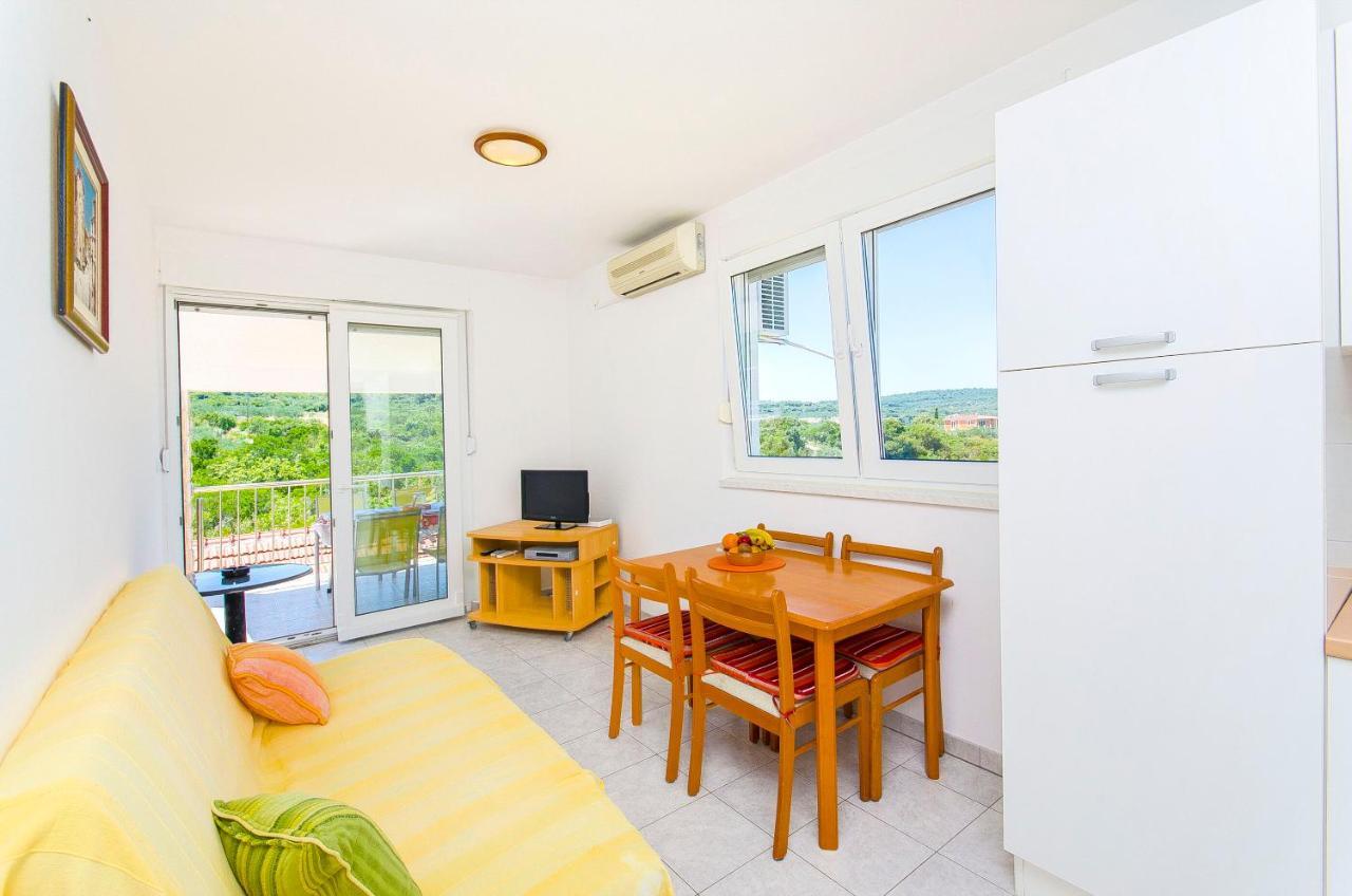 Apartments Kazimir Nečujam Екстериор снимка