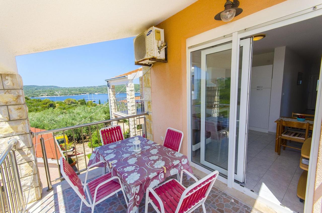 Apartments Kazimir Nečujam Екстериор снимка