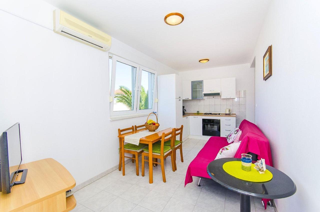 Apartments Kazimir Nečujam Екстериор снимка