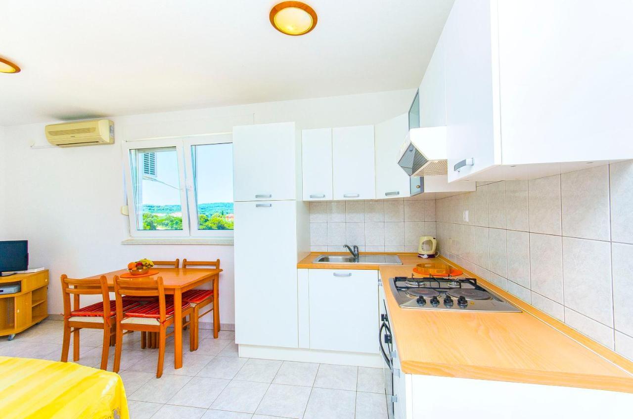 Apartments Kazimir Nečujam Екстериор снимка