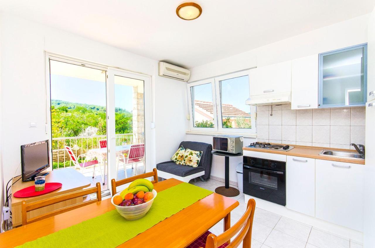 Apartments Kazimir Nečujam Екстериор снимка