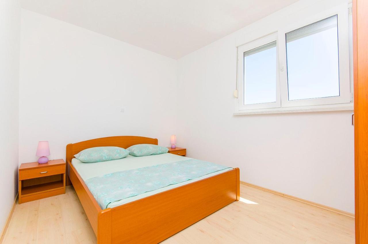 Apartments Kazimir Nečujam Екстериор снимка