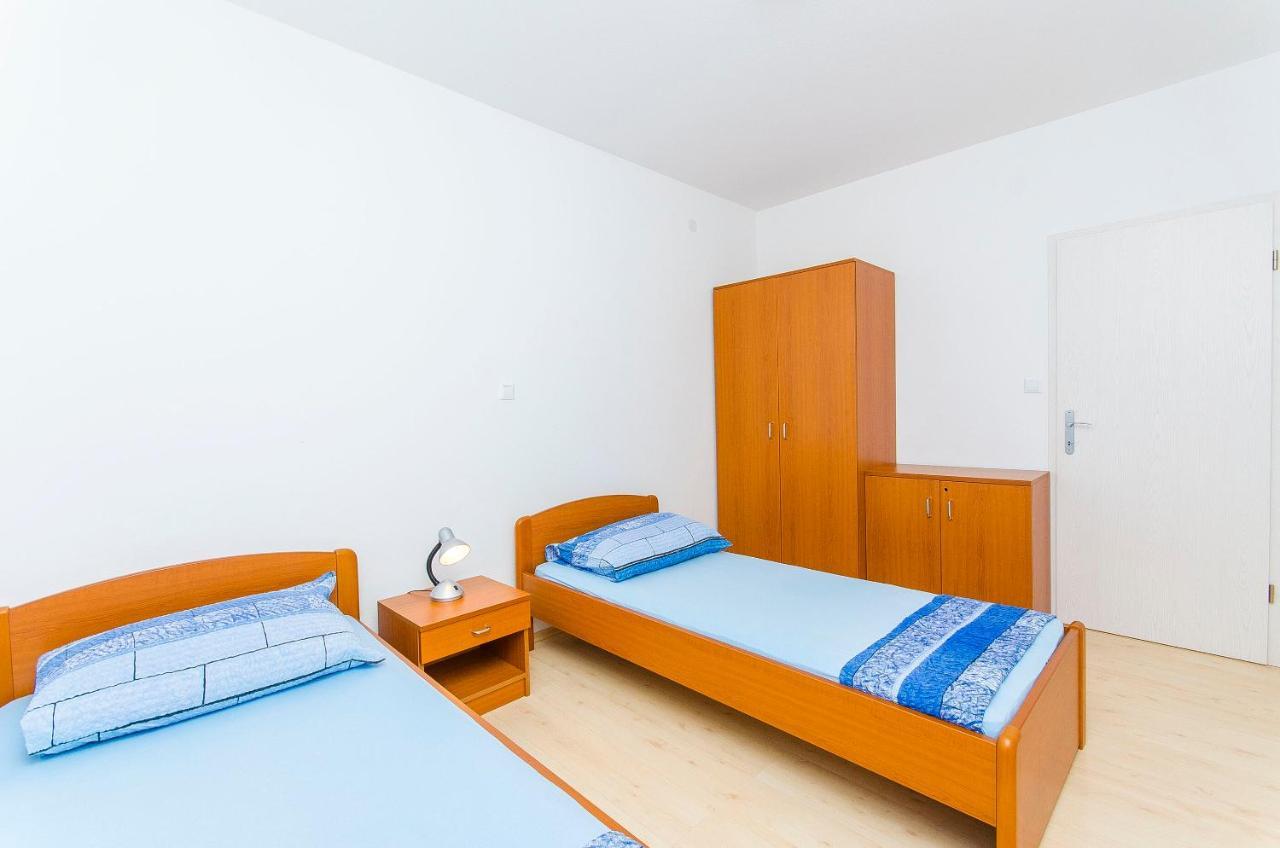 Apartments Kazimir Nečujam Екстериор снимка