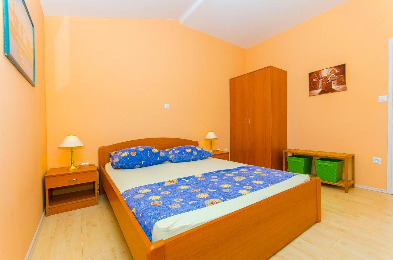 Apartments Kazimir Nečujam Екстериор снимка