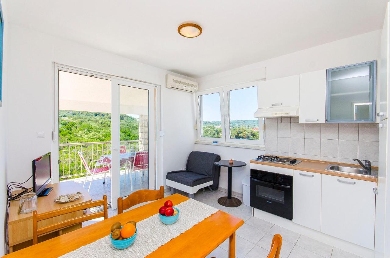 Apartments Kazimir Nečujam Екстериор снимка