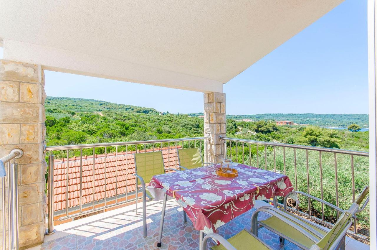 Apartments Kazimir Nečujam Екстериор снимка